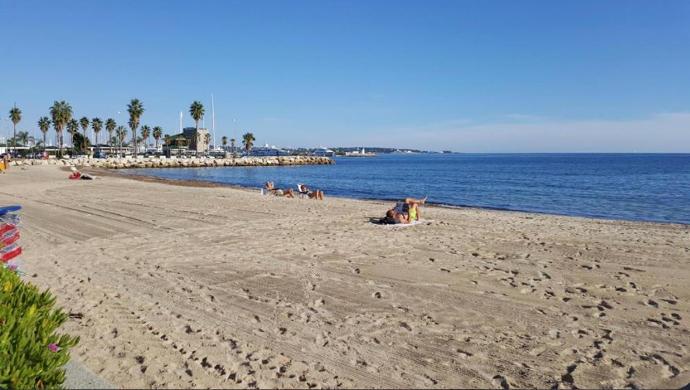 Spacieux Studio A Golfe Juan 2 Minutes Des Plages 瓦洛里 外观 照片